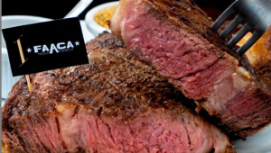 Boteco Faaca lança almoço volante com carne e acompanhamentos da casa