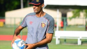 Após vitória, auxiliar técnico César Lucena elogia time do Sport: 'Lutou pelo resultado até o fim'