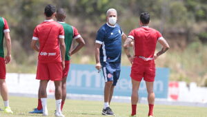 Em disputa acirrada contra queda, Náutico duela com Vitória, nos Aflitos