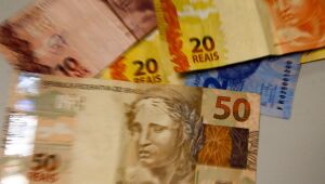 Juros para famílias caem ao menor nível histórico em 2020, diz BC