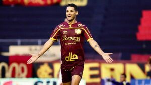 Após cobrança de falta desastrosa, Thiago Neves pede desculpas à torcida do Sport