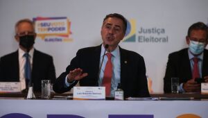 Barroso ironiza críticas às urnas eletrônicas e enaltece eleição em meio à pandemia