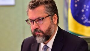 Auxiliares de Bolsonaro bombardeiam Ernesto por impasses com China e Índia
