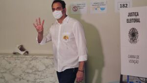 Paulo Câmara diz que "vai conversar" sobre espaços ocupados pelo PT no governo