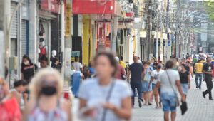 Consumo das famílias cai 5,5% em 2020, e investimento recua 0,8%
