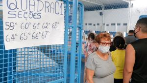 Movimentação moderada em local com mais de 6 mil eleitores na Zona Oeste do Recife