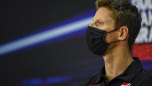 Grosjean deixa hospital três dias após acidente