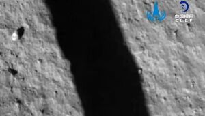 Sonda chinesa pousa na Lua para coletar amostras do solo