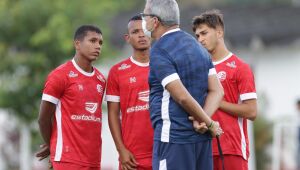 "Agora é com a direção", diz Hélio sobre permanência no Náutico