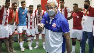 'Poderia ter sido de quatro', exalta Hélio dos Anjos após 1ª vitória no retorno aos Aflitos