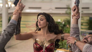 'Lá vamos nós de novo', diz Gal Gadot ao anunciar gravidez de 3º filho