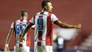 Kieza atribui crescimento ofensivo à reestruturação tática de Hélio dos Anjos