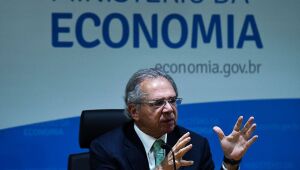 Guedes defende vacinação em massa e diz que medida é decisiva para a economia