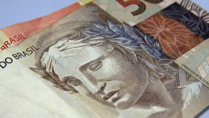 Pandemia pode impactar retomada do Brasil em 2021, diz Fitch