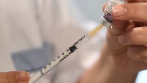Conselho Federal de Medicina diz que vacina possibilita redução do número de casos de covid-19