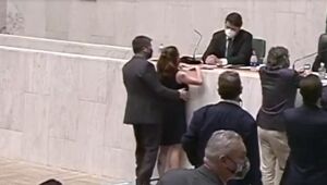 Relator propõe seis meses de suspensão para deputado que assediou Isa Penna