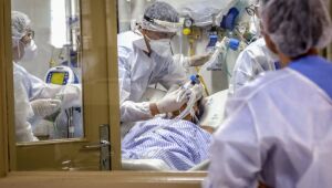 Brasil desativou 3 mil leitos de UTI do SUS no segundo semestre de 2020