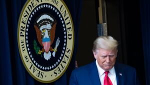 Trump concede perdão a Bannon e outros aliados poucas horas antes de deixar Presidência