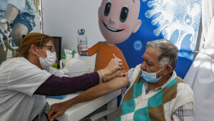 Vacinação reduz em 60% as hospitalizações por Covid-19 em Israel