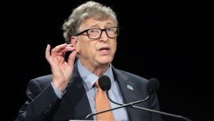 É preciso se preparar para a próxima pandemia como para a guerra, alerta Bill Gates