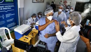 Em três dias, quase cinco mil pessoas receberam a primeira dose da CoronaVac no Recife