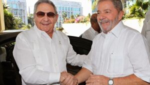 Lula encerra estada de um mês em Cuba com reunião com Raúl Castro