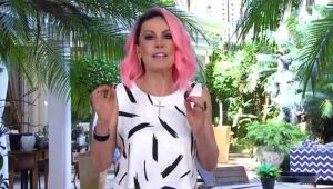 Ana Maria Braga surge de cabelo rosa e diz ter se inspirado em Sakura, do mangá Naruto