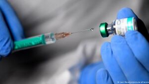 Vacina da Oxford-Fiocruz é segura, afirma CTNBio