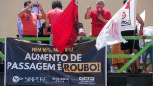 Carreata no Recife pede impeachment de Bolsonaro e vacinação para todos
