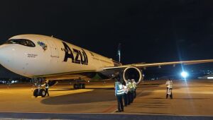 Contêneires e 64m de comprimento: conheça avião que parte do Recife para buscar vacina na Índia