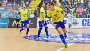Com hepta de Amandinha, Brasil domina premiação do futsal mundial