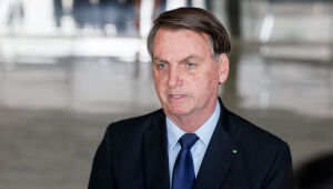 Jair Bolsonaro vê pressão subir e queda de apoio popular