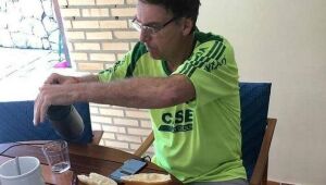 De leite condensado a chicletes: compras de itens estranhos pelo governo Bolsonaro chamam atenção