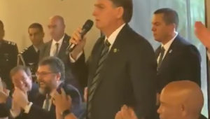 'A lata é para enfiar no r* de vocês', diz Bolsonaro à imprensa sobre gastos do governo com alimento