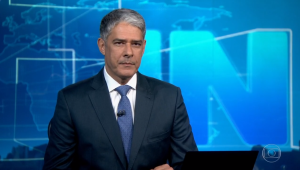 'Estamos esgrimando com loucos', desabafa William Bonner no JN sobre fake news