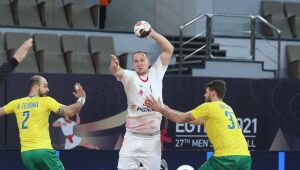 Brasil sofre primeira derrota, mas avança no Mundial de Handebol