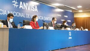 Técnicos da Anvisa recomendam uso emergencial da CoronaVac e da vacina de Oxford