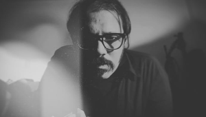 Júlio Ferraz atropela dores do isolamento e lança novo disco de inéditas "Orbe Onírico"