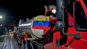 Caminhões com oxigênio venezuelano chegam a Manaus