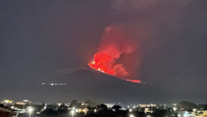 Vulcão Etna entra em erupção