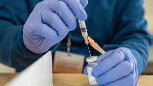 Laboratório Merck interrompe desenvolvimento de duas vacinas anticovid