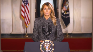'Violência nunca é solução', diz Melania Trump em vídeo de despedida