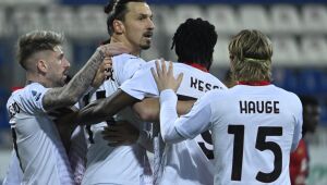 Milan vence Cagliari com dois gols de Ibra e reassume liderança isolada do Italiano