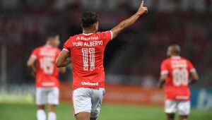 Internacional vence sexta seguida e fica a um ponto do líder São Paulo
