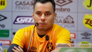 “Não dá tempo para lamentar, não pode abaixar a cabeça”, diz Jair Ventura após derrota do Sport