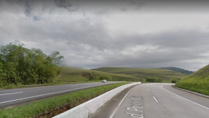 Queda de van em ribanceira mata ao menos quatro em trecho da BR-101, na Mata Sul de Pernambuco