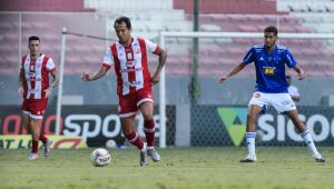 Com um a mais, Náutico empata com Cruzeiro e garante permanência na Série B