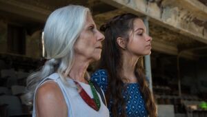 'Guerra de algodão' retrata o encontro de uma adolescente com sua origem
