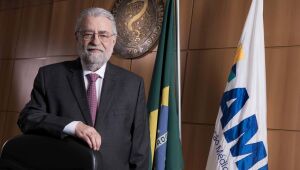 Ideologia levam médicos a receitar tratamento precoce contra Covid, diz presidente da AMB