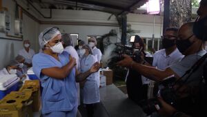 Recife inicia vacinação de grupos prioritários contra a Covid-19